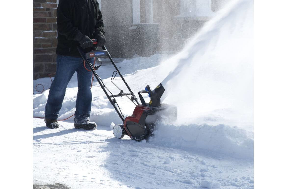 Toro 18" Power Curve® 15 Amp Snow Blower (38381)